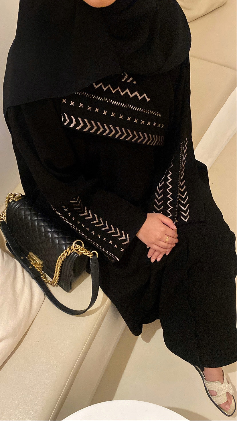 عبايه تطريز برونز