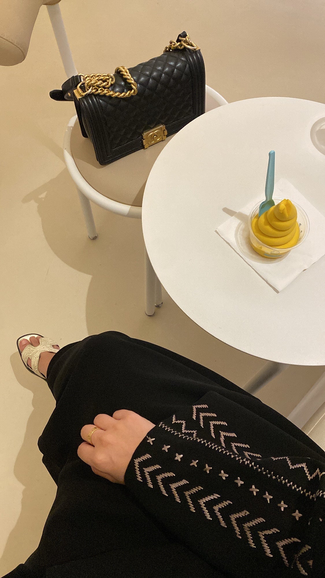 عبايه تطريز برونز